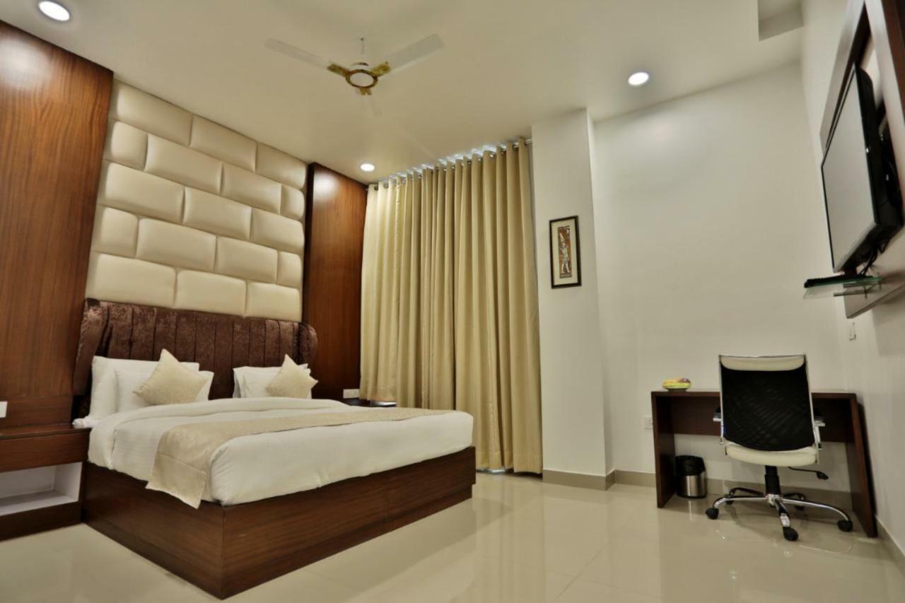 Hotel Royal Imperio Faridabad Exterior foto