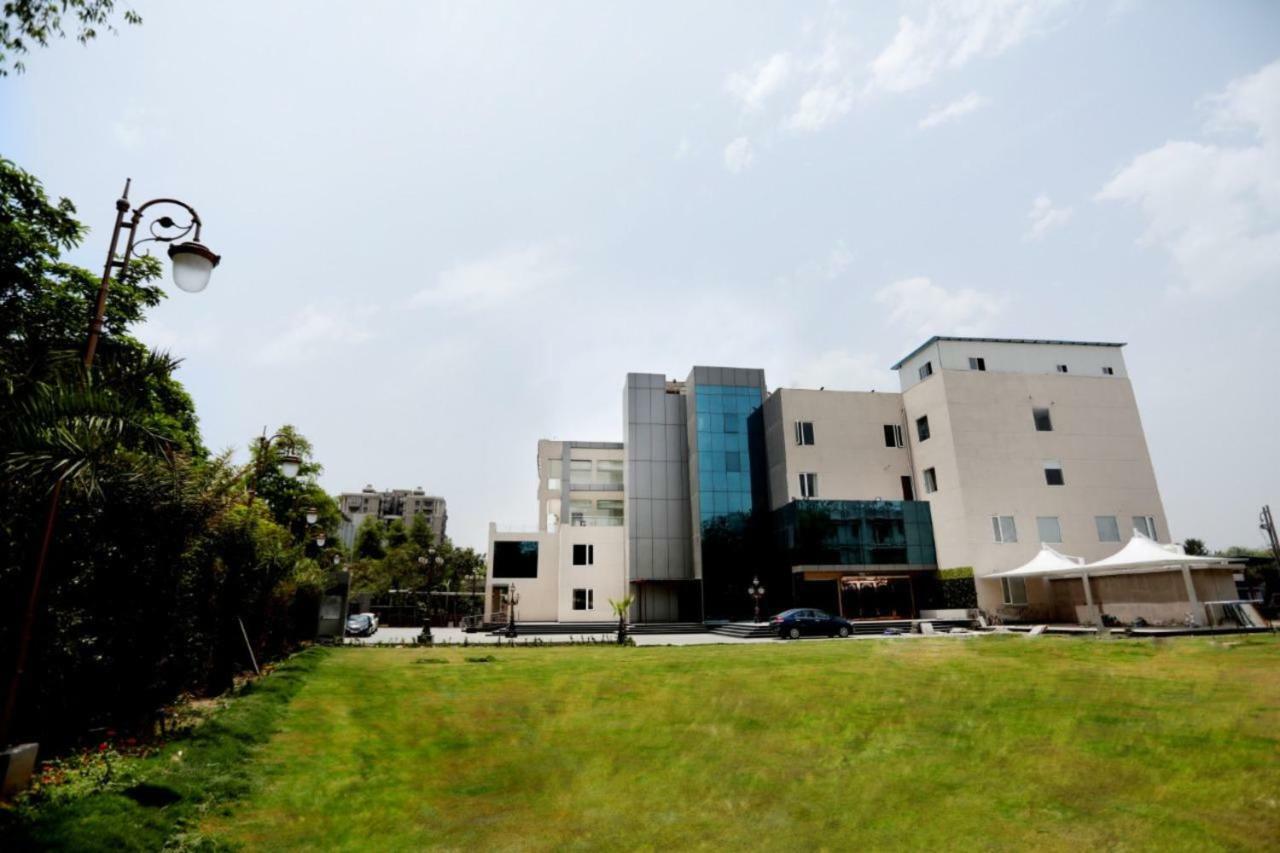 Hotel Royal Imperio Faridabad Exterior foto