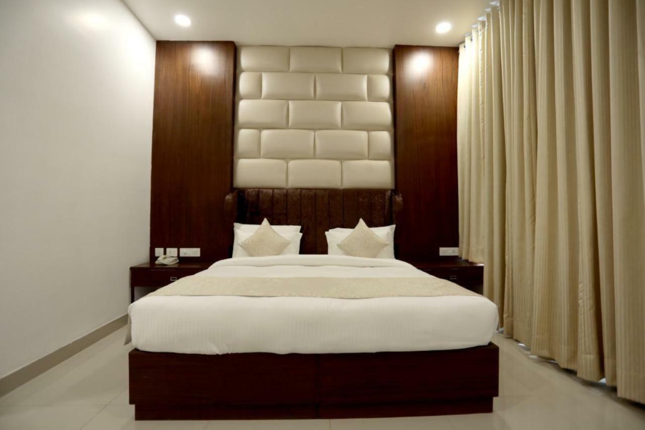 Hotel Royal Imperio Faridabad Exterior foto