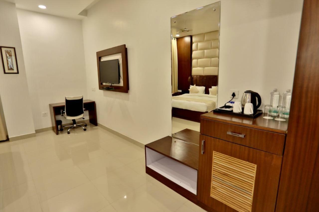 Hotel Royal Imperio Faridabad Exterior foto