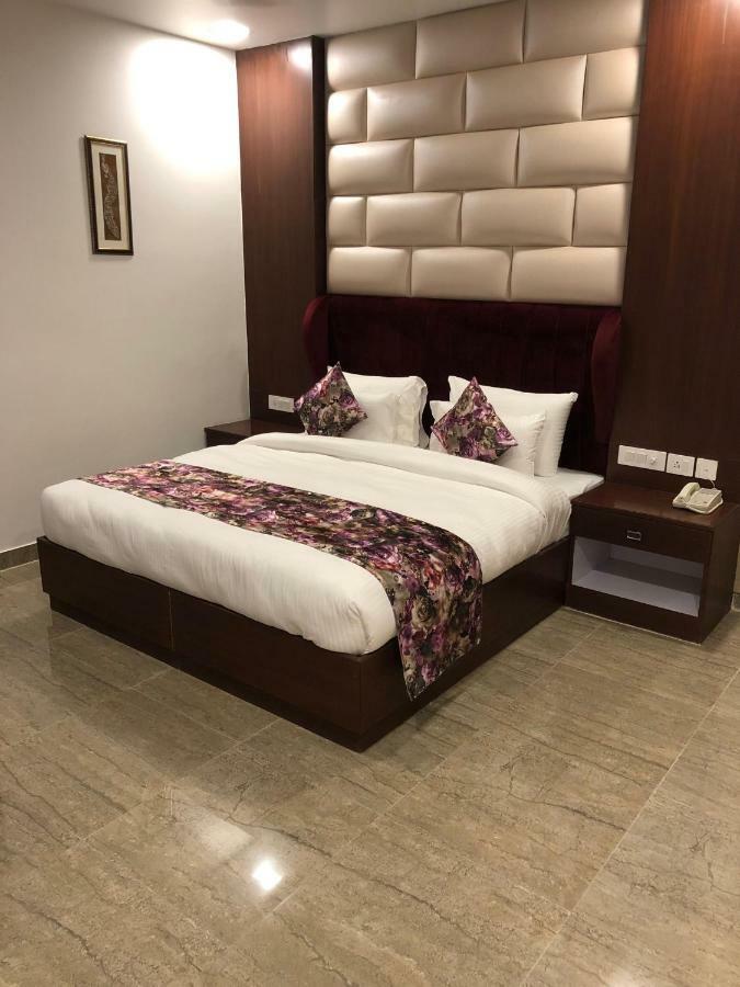 Hotel Royal Imperio Faridabad Exterior foto