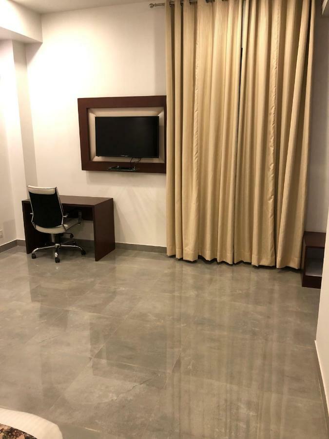 Hotel Royal Imperio Faridabad Exterior foto