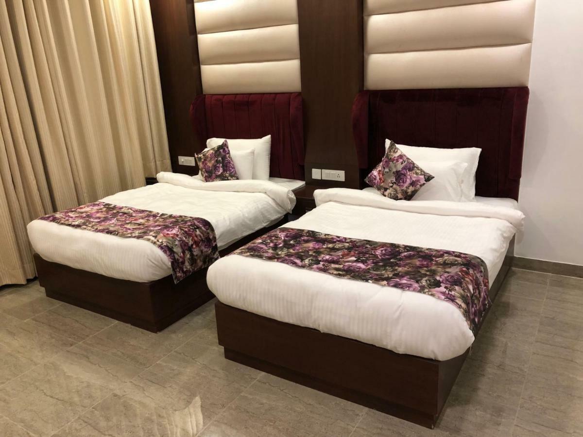 Hotel Royal Imperio Faridabad Exterior foto